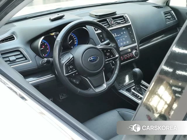 Subaru LEGACY Lion 2021 Белый из Китая