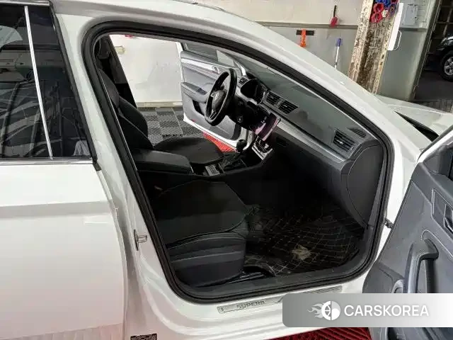 Skoda Superb 2022 Белый из Китая