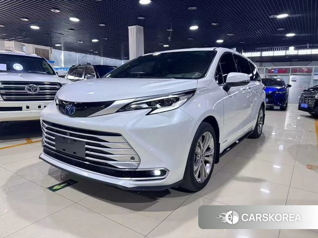 Toyota Saina 2023 Белый из Китая