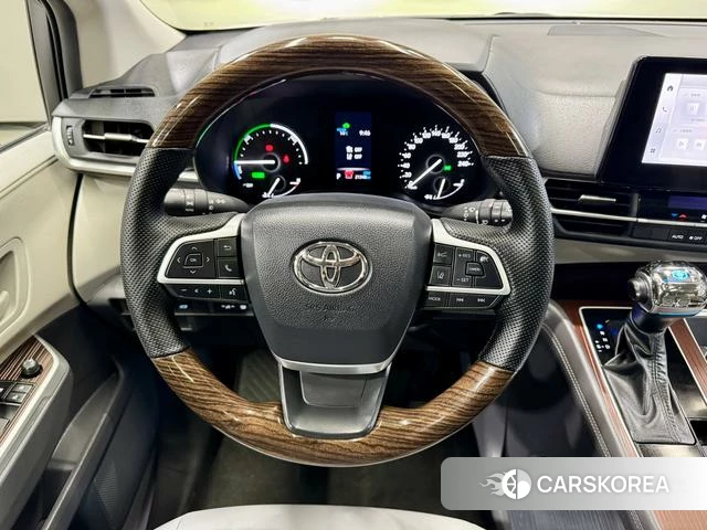 Toyota Grevia 2025 Белый из Китая