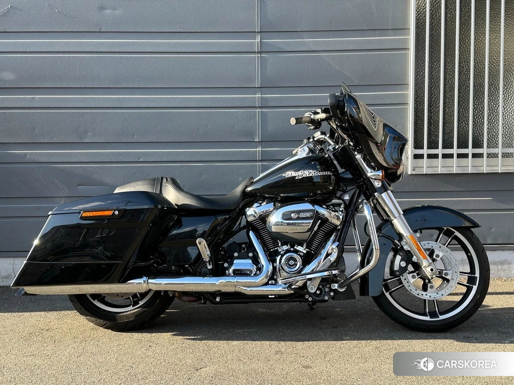 Проданный Harley-Davidson Street Glide FLHXS1690 2017 из Японии