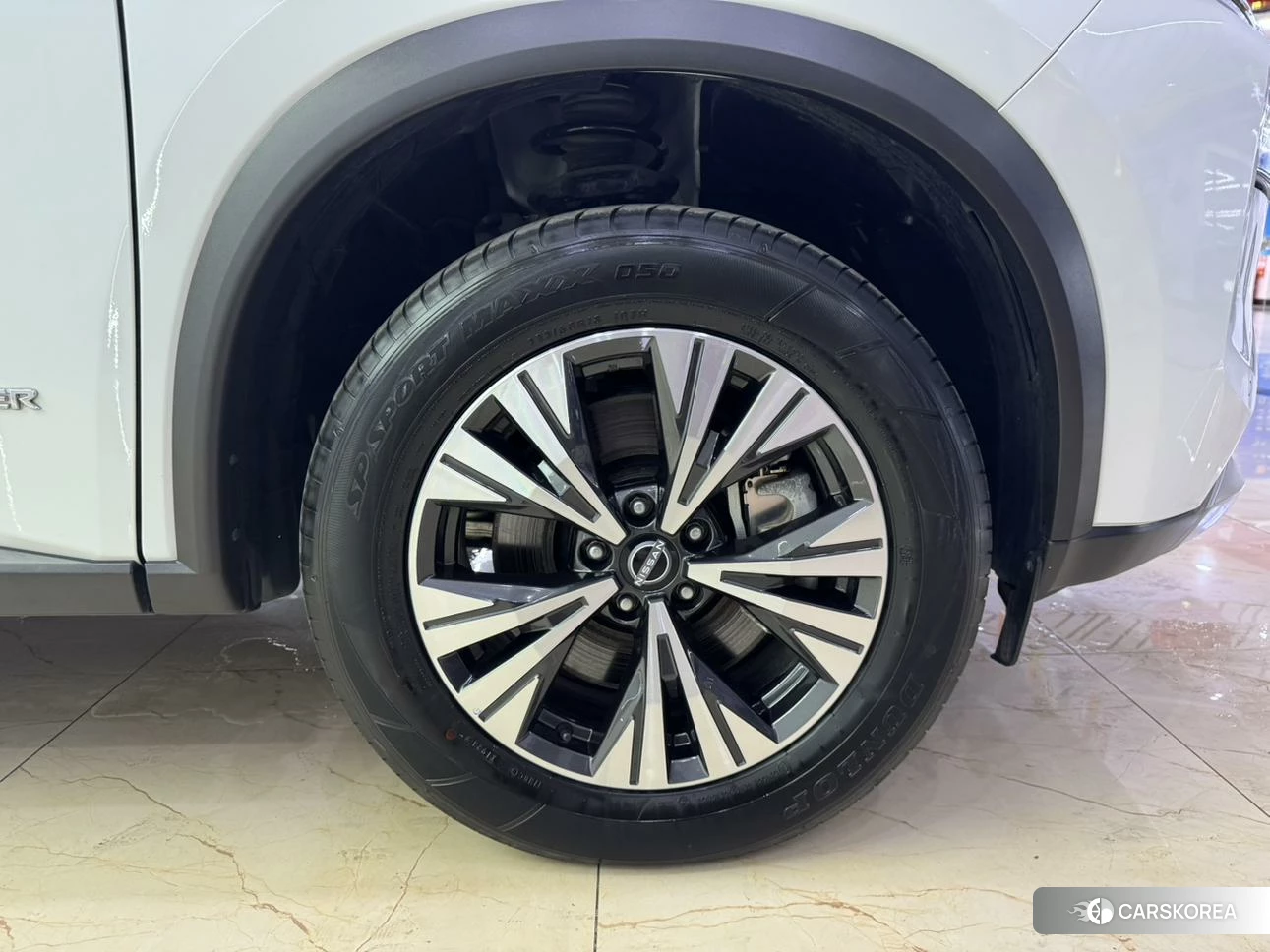 Nissan Qijun 2023 Белый из Китая