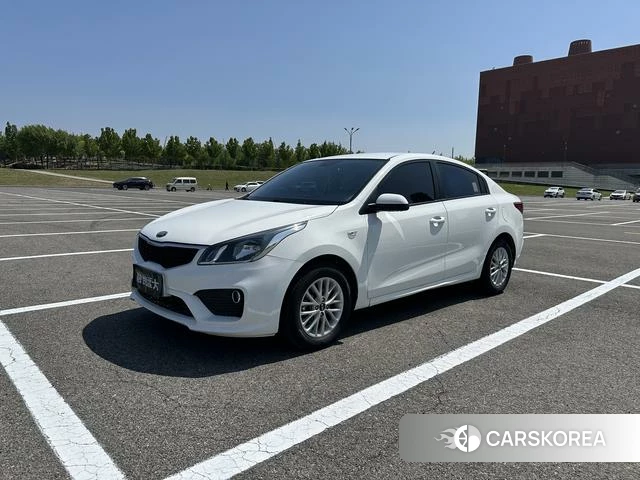 Kia K2 2021 Белый из Китая