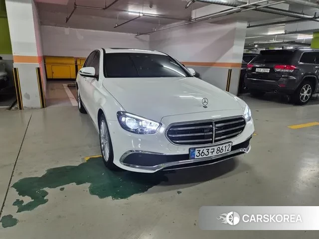 Mercedes-Benz E-Class W213 2021 Белый из Кореи