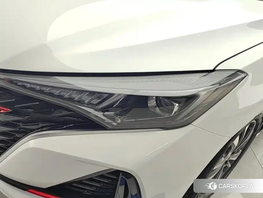 Chang'an Yidong 2025 Белый из Китая