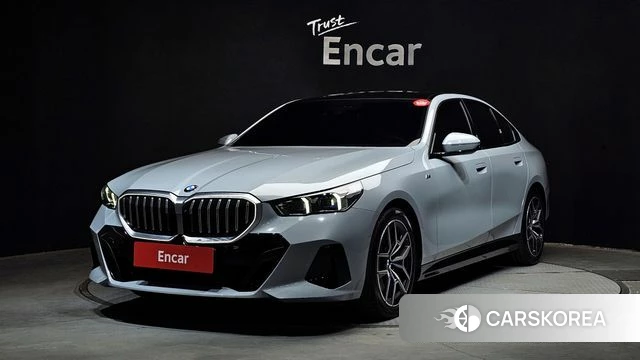 BMW 5 Series (G60) 2025 Цвет галактики из Кореи