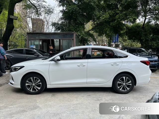 Chang'an Yidong 2021 Белый из Китая