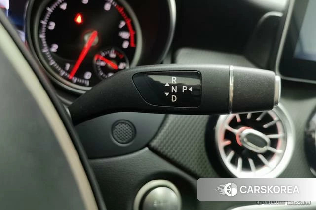 Mercedes-Benz GLA 2018 Белый из Китая