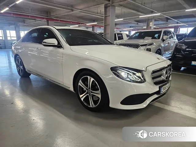 Mercedes-Benz E-Class W213 2018 Белый из Кореи