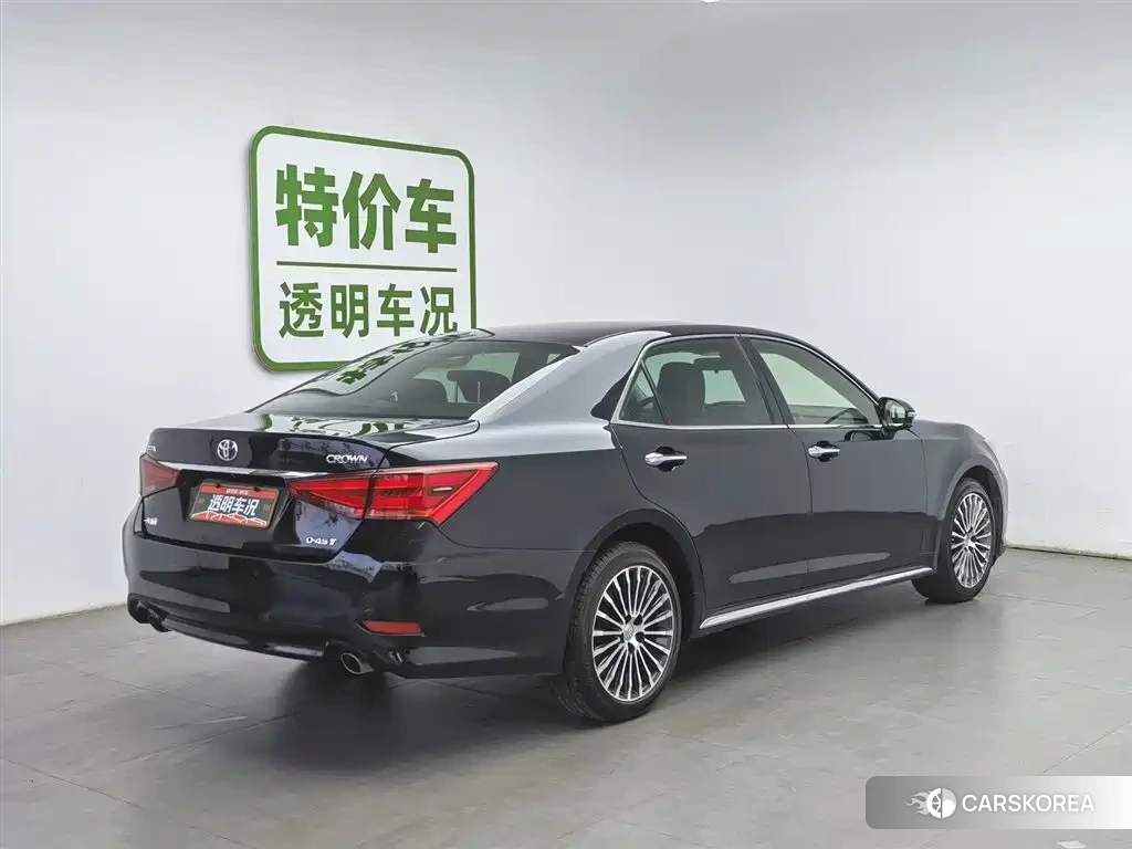 Toyota Crown 2018 Черный из Китая