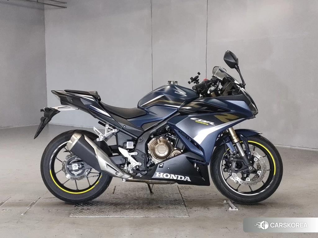 Проданный Honda CBR400R 2022 из Японии