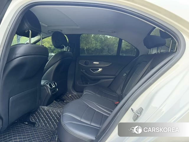 Mercedes-Benz Class C 2019 Белый из Китая