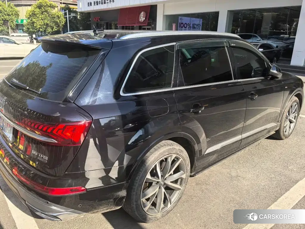 Audi Q7 2020 Черный из Китая