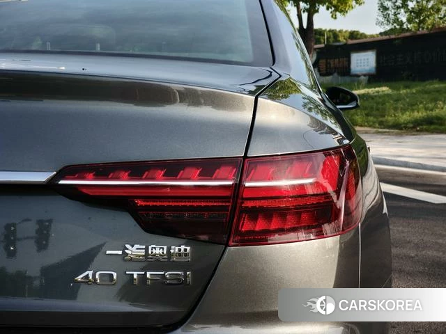 Audi A4L 2021 Темно-серый из Китая