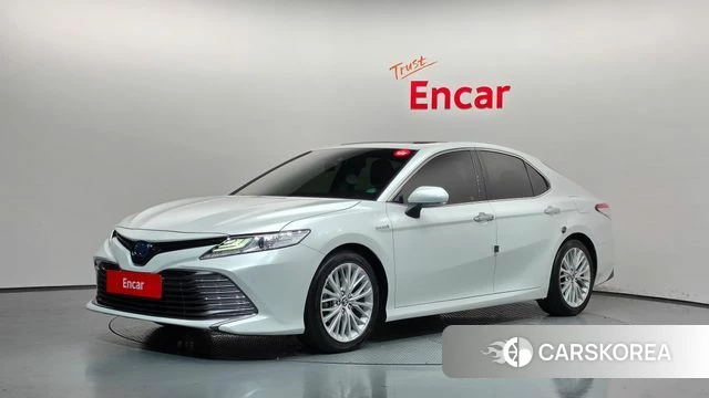 Toyota Camry (XV70) 2018 Белый из Кореи