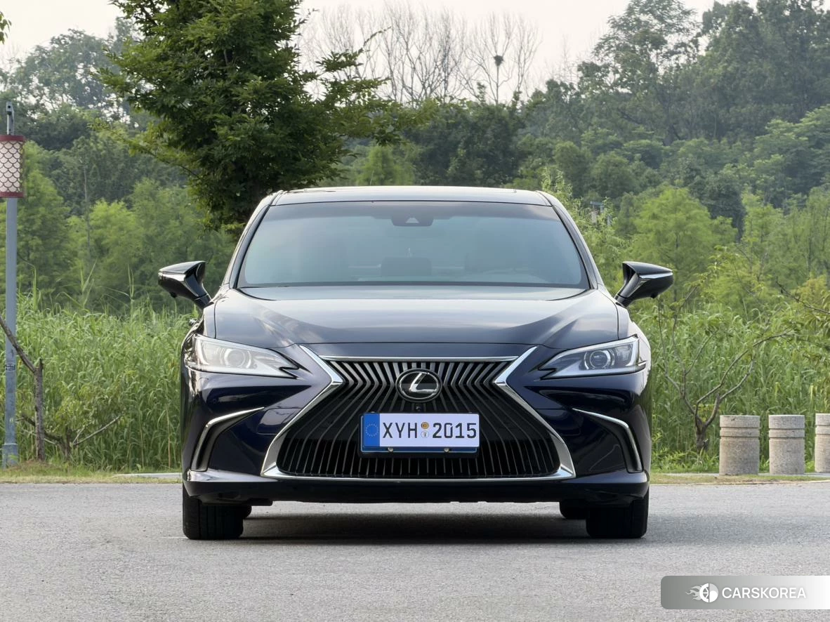 Lexus ES 2021 Синий из Китая
