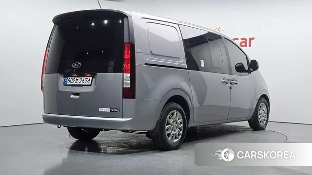 Hyundai Staria 2023 Серебряный из Кореи