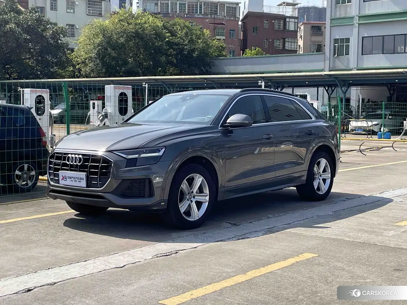 Audi Q8 2020 Silver/gray из Китая