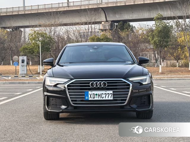 Audi A6L 2021 Черный из Китая
