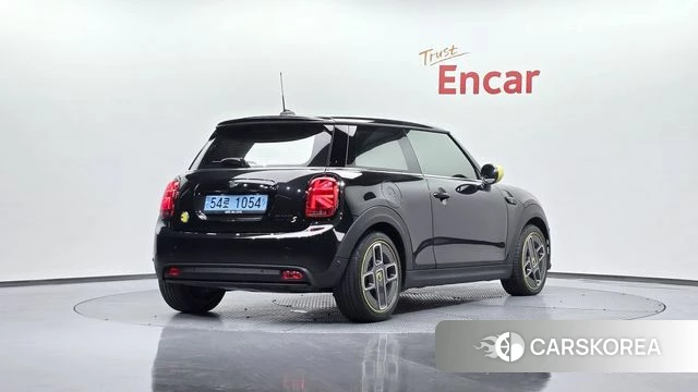 Mini Cooper Electric 2022 Черный из Кореи