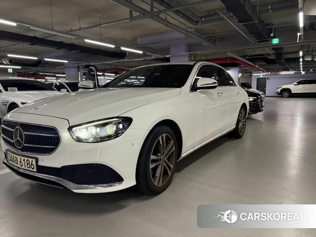 Mercedes-Benz E-Class W213 2021 Белый из Кореи