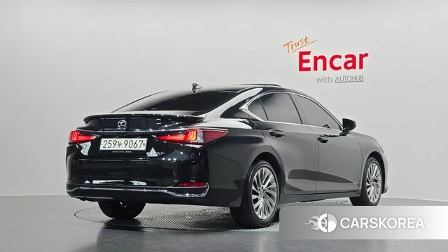 Lexus ES300h 7th generation 2023 Черный из Кореи
