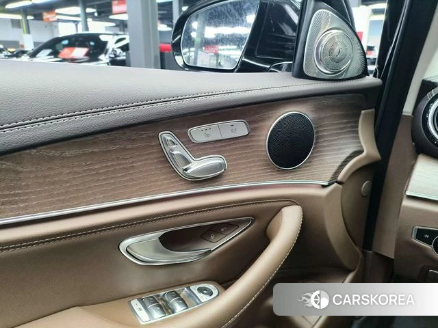 Mercedes-Benz E-class 2022 Черный из Китая