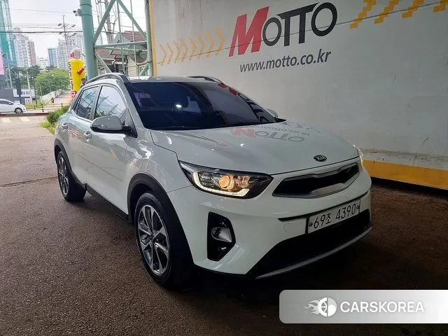 Kia Stonic 2018 Белый из Кореи