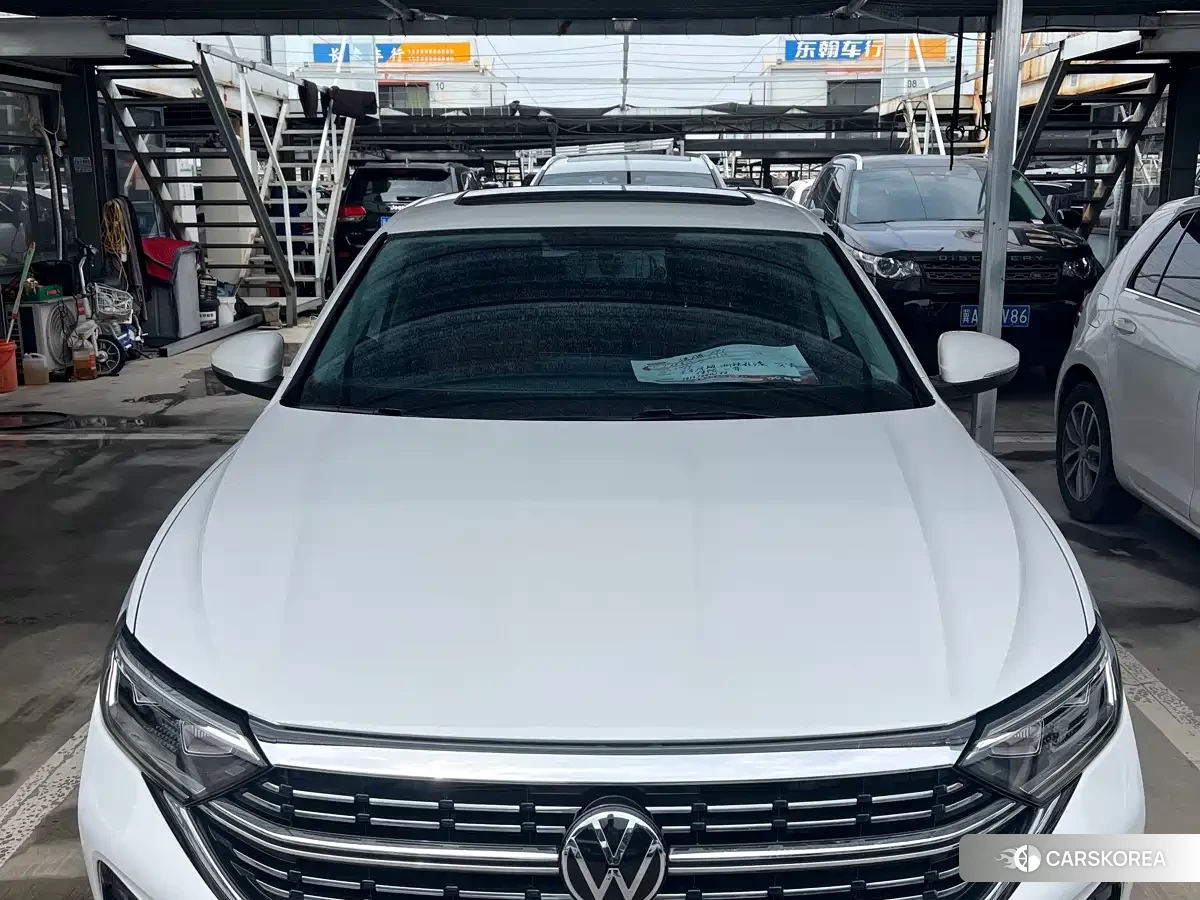 Volkswagen Sagitar 2023 Белый из Китая