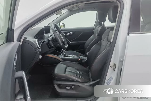 Audi Q2L 2022 Белый из Китая