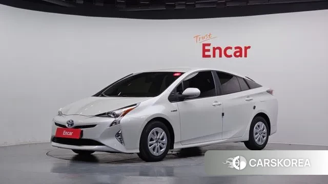 Toyota Prius 4th Generation 2018 Белый из Кореи