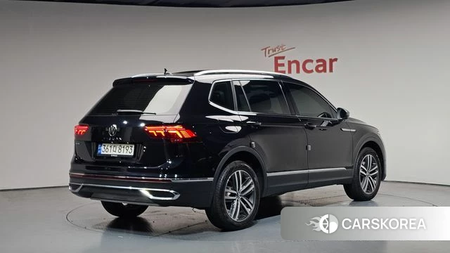 Volkswagen Tiguan Allspace 2023 Черный из Кореи