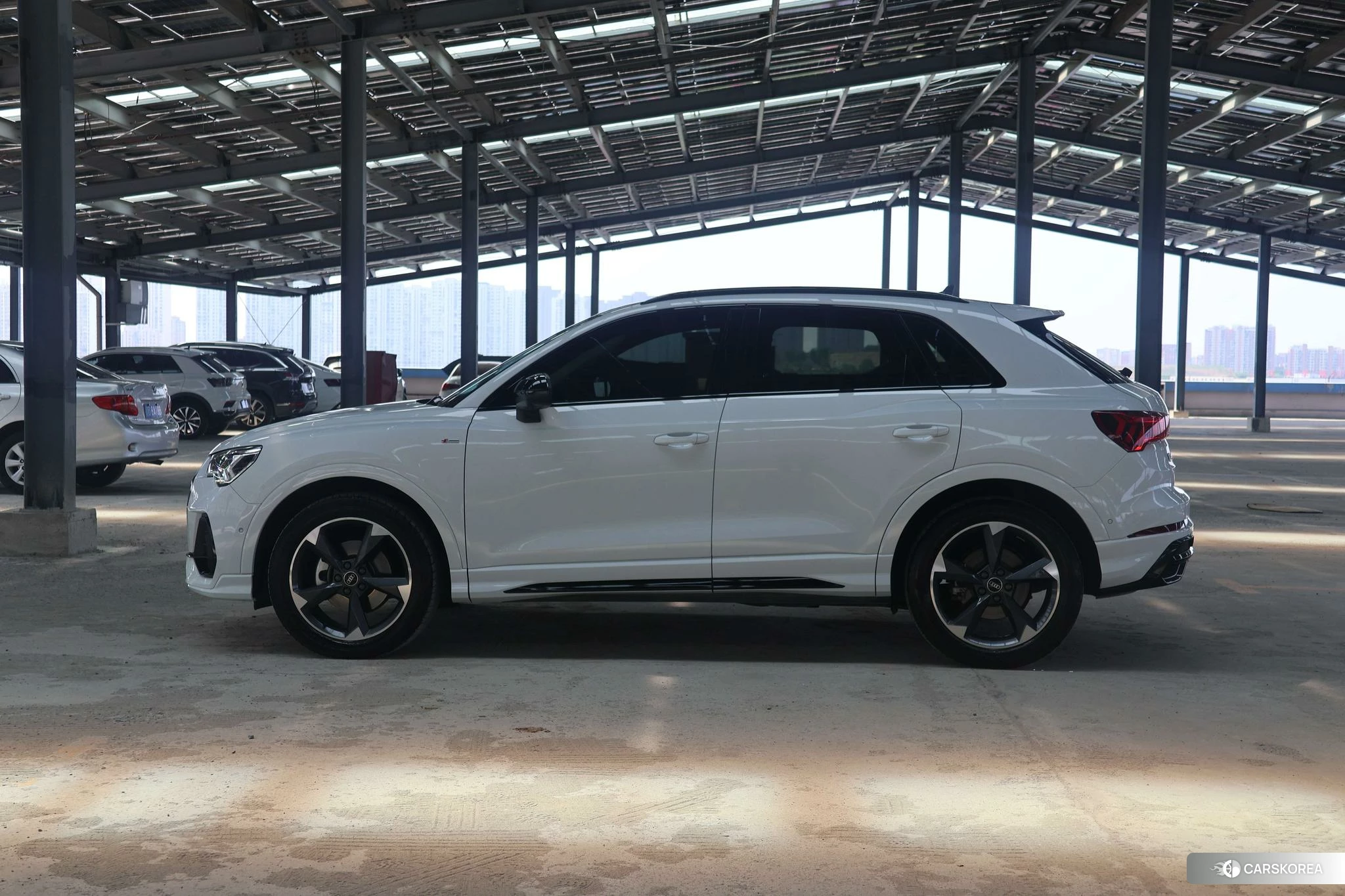 Audi Q3 2022 Белый из Китая