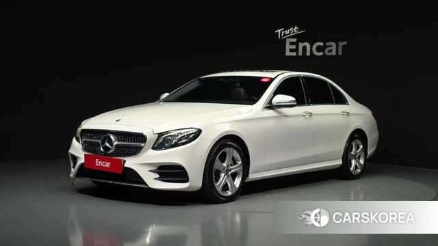 Mercedes-Benz E-Class W213 2018 Белый из Кореи