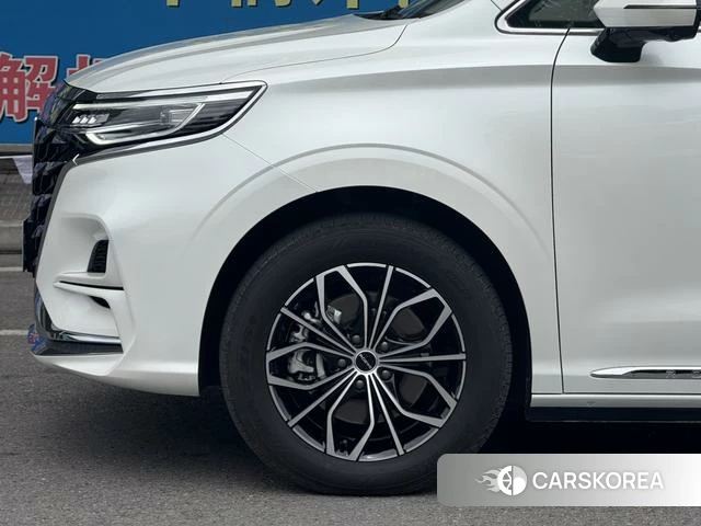 Roewe iMAX8 DMH 2025 Белый из Китая