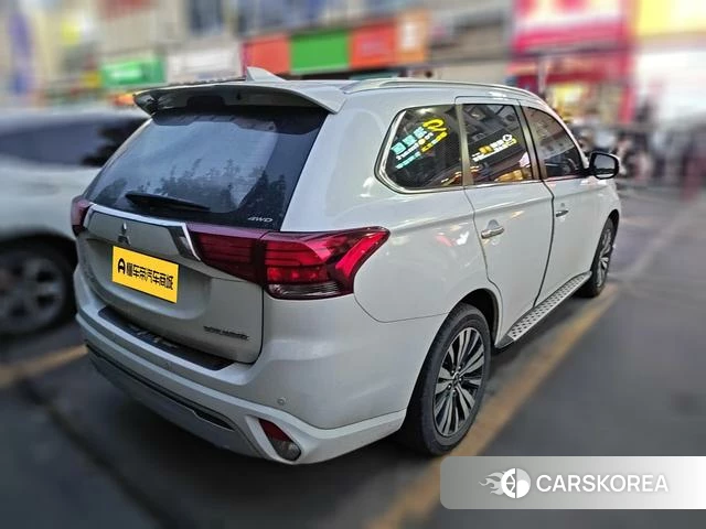 Mitsubishi  Outlander 2021 Белый из Китая