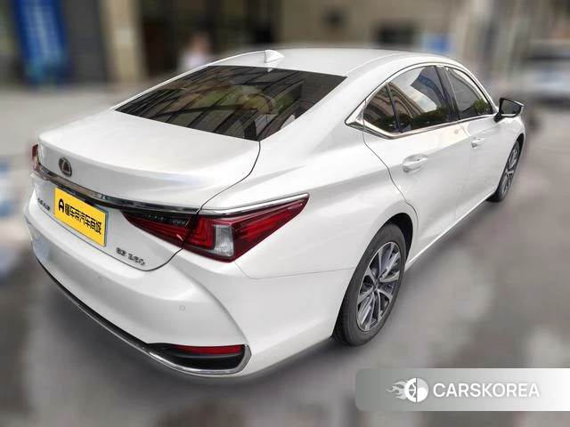 Lexus ES 2022 Белый из Китая