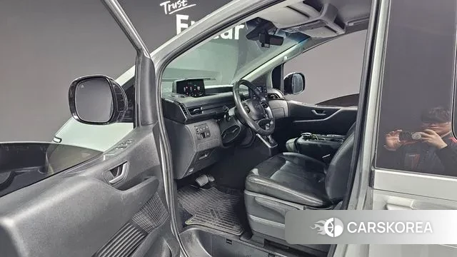 Hyundai Staria 2022 Серебристо-серый из Кореи, фото 2