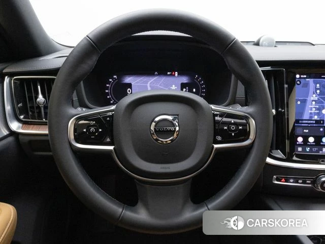 Volvo S60 3rd generation 2024 Белый из Кореи, фото 2