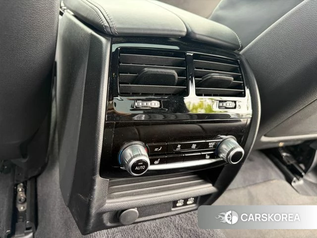 BMW 5 Series (G30) 2023 Белый из Кореи, фото 2