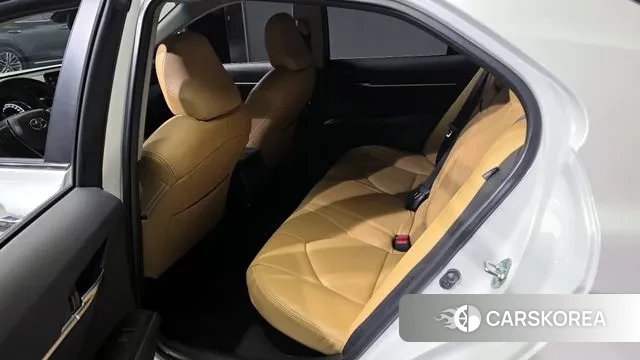 Toyota Camry (XV70) 2023 Белый из Кореи, фото 2