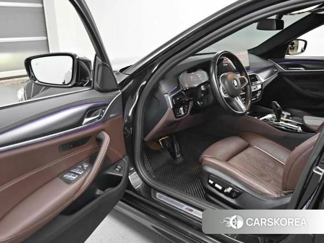 BMW 5 Series (G30) 2023 Серый из Кореи, фото 2