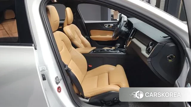 Volvo S60 3rd generation 2019 Белый из Кореи, фото 2