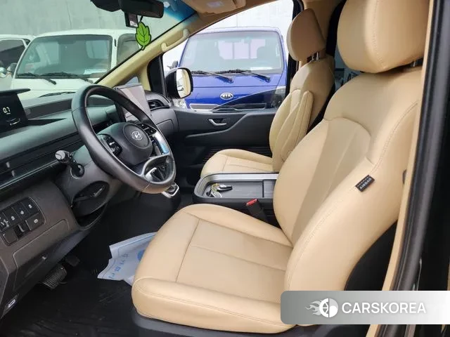 Hyundai Staria 2023 Черный из Кореи, фото 2