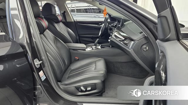 BMW 5 Series (G30) 2018 Серый из Кореи, фото 2