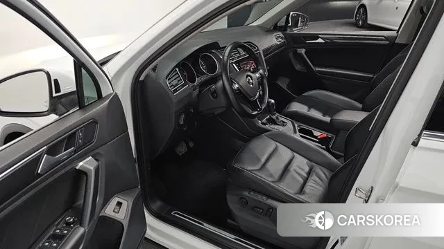 Volkswagen Tiguan second Generation 2020 Белый из Кореи, фото 2