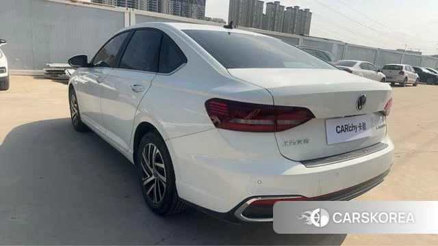 Volkswagen Lavida 2024 Белый из Китая, фото 2