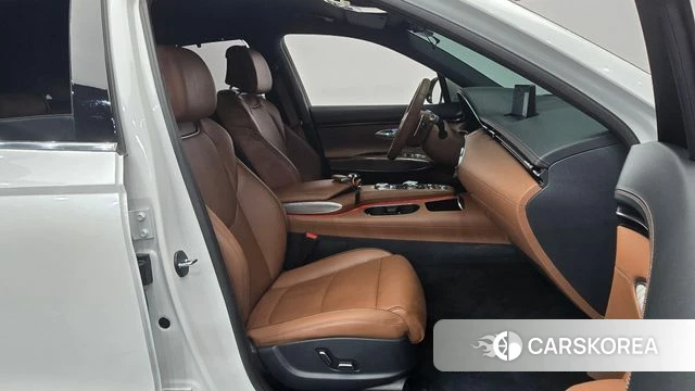 Genesis GV70 2023 Белый из Кореи, фото 2