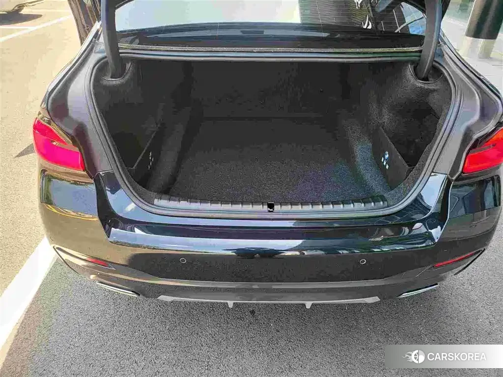 BMW 5 series 2023 Черный из Китая, фото 2