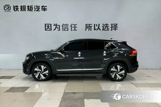Volkswagen Tourang 2022 Черный из Китая, фото 2